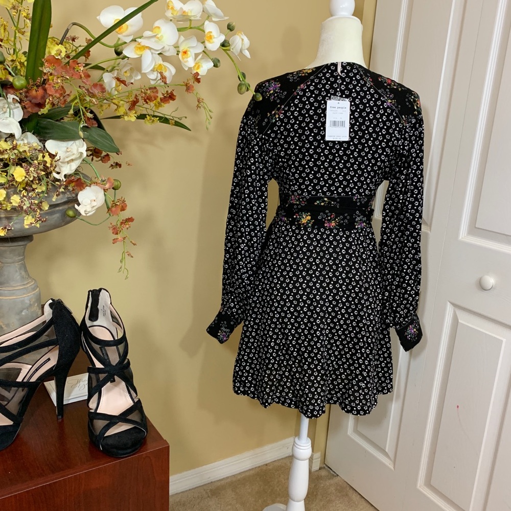 FREE PEOPLE WONDERLAND V-NECK FLORAL PRINT MINI DRESS, BLACK (NWT) - Picture 8 of 8